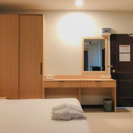 At Apartment Хатъяй Экстерьер фото