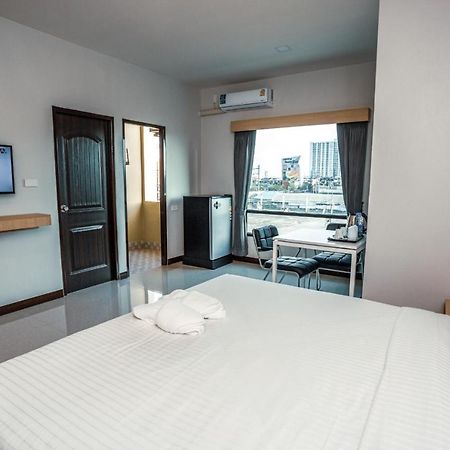 At Apartment Хатъяй Экстерьер фото
