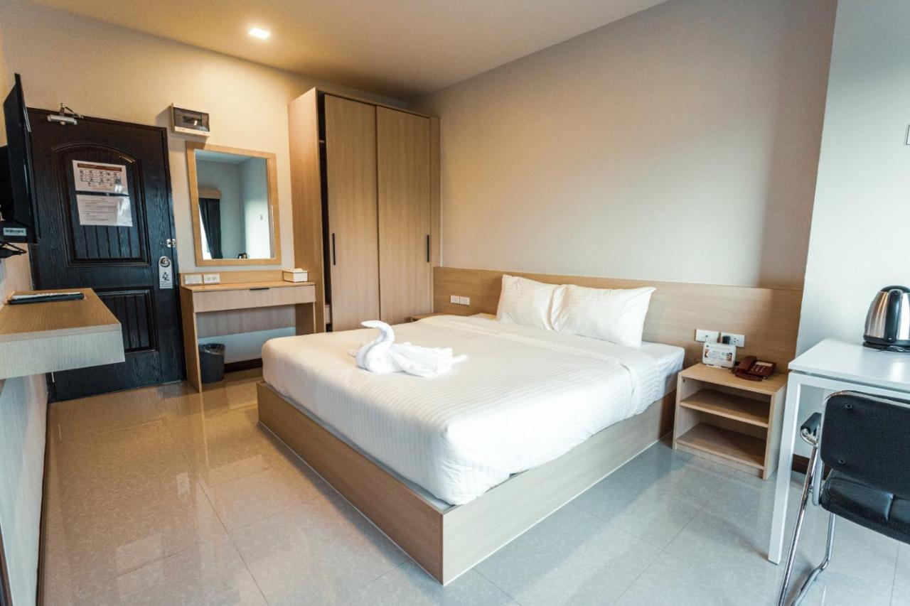 At Apartment Хатъяй Экстерьер фото